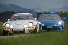 Alpine-Renault A110 1600S (1972) und Alpine A110 Première Edition (2018) - die Ur-A110 war rein auf die sportliche Autofahrt ausgerichtet, die neue Version muss auch moderne Komfortansprüche erfüllen