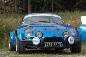 Alpine-Renault A110 - mit Verbreiterungen beim Empfang in Frankfreich - Rencontre Franco-Suisse Alpine 2019