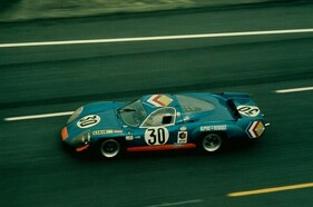 Alpine-Renault A220 (1968) - Significantly longer, lower and wider than its predecessor A211