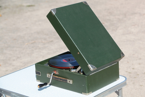 Als Alternative tut es natürlich auch ein Plattenspieler, denn auch ihm kann man noch Musik entlocken.