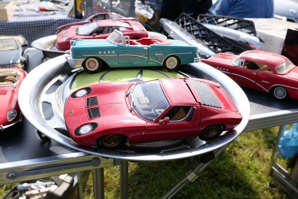 Als Modelle auch schon fast Oldtimer: Lamborghini Miura von Anson und Buick Century von Mira – Bockhorner Oldtimermarkt 2024