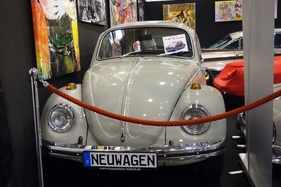 Als Neuwagen angeboten: VW Käfer an der Essen Motor Show 2019.