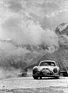 Als Rennfoto geschossen, als Werbeplakat Karriere gemacht: berühmtes Bild vom Porsche 356 SL Coupé bei der Langstreckenrallye Lüttich-Rom-Lüttich 1952. Sieger Hlemot Polensky/Walter Schlüter