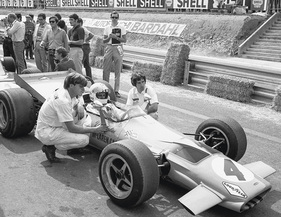 Als Rennmechaniker bei McLaren (GP Frankreich 1969) - Buch "The Swiss Wiz: Edi Wyss - Ein Leben mit Renn- und Sportwagen" Als Rennmechaniker bei McLaren (GP Frankreich 1969) - Buch "The Swiss Wiz: Edi Wyss - Ein Leben mit Renn- und Sportwagen"