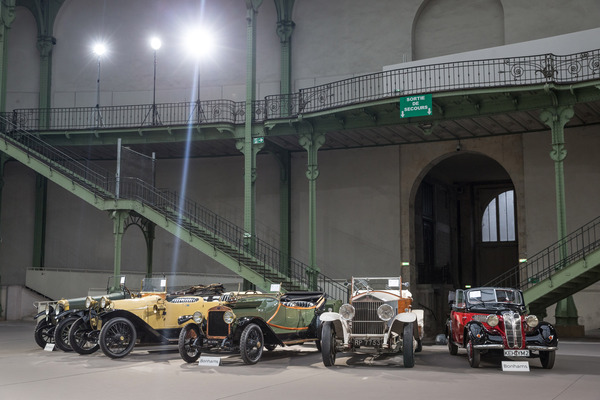Als Rolls-Royce noch nicht BMW gehörte, BMW 320 und daneben ein RR Phantom I - Bonhams Paris 2016