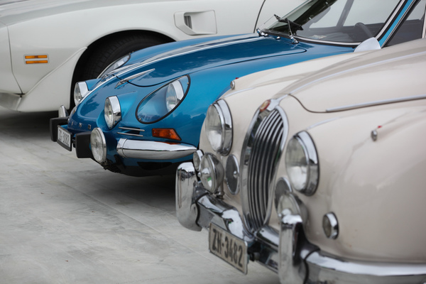 Als die Gesichter von Autos noch Charakter hatten - Jaguar und Alpine A110 - Dolder Classics Mai 2018