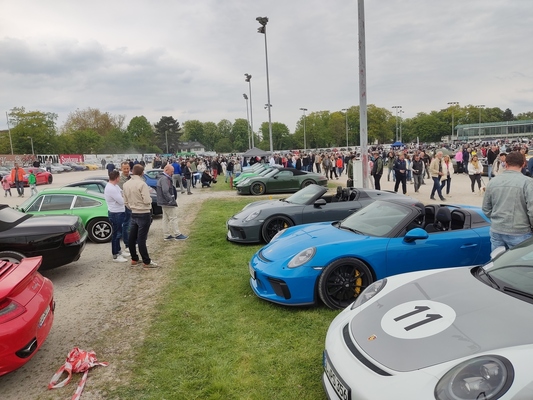 Alt neben neu, Front- neben Heckmotor: Thematisch sortiert wurde nicht – Porsche-Treffen Dinslaken 2022