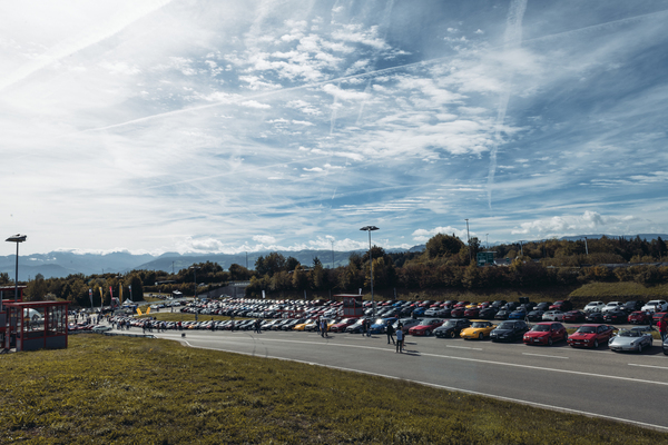 Bild Alte und neue Alfa-Romeo-Klassiker in Reih' und Glied - Passione Alfa Romeo Hinwil 2018