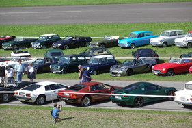 Altes und neues Blech schön durcheinander - British Car Meeting in Mollis am 28. August 2016