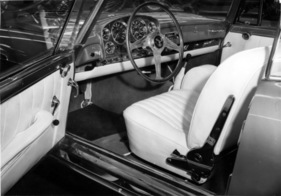 Alvis Special Cabriolet Graber (1959) - Blick ins Interieur des Engländers mit italienischem Lenkrad - Genfer Autosmobilsalon 1959