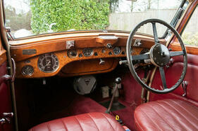 Alvis Speed 25 SC Saloon (1939) - Interieur der rechtsgelenkten Limousine