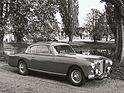 Alvis TC 108G Graber (1957) - die Schweizer Kreation passt auch in England gut zum Landhaus