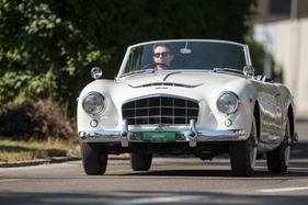 Alvis TC 21/100 Graber Super Cabriolet (1955) – Aus eins mach zwei: durch den Kühlergrill strömt tatsächluch nur Kühlluft. Die Hutze darüber lässt Ansaugluft in den Motorraum