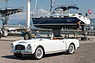 Alvis TC 21/100 Graber Super Cabriolet (1955) – Nicht nur die Yacht, auch der Alvis lässt mit Graber-Karosserie die (sinnbildliche) Schweizer Flagge wehen (© Daniel Reinhard, 2023) Alvis TC 21/100 Graber Super Cabriolet (1955) – Nicht nur die Yacht, auch der Alvis lässt mit Graber-Karosserie die (sinnbildliche) Schweizer Flagge wehen (© Daniel Reinhard, 2023)