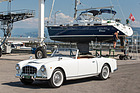 Alvis TC 21/100 Graber Super Cabriolet (1955) – Nicht nur die Yacht, auch der Alvis lässt mit Graber-Karosserie die (sinnbildliche) Schweizer Flagge wehen