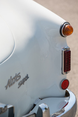 Alvis TC 21/100 Graber Super Cabriolet (1955) – Winzige, senkrechte Rückleuchte und kaum grösserer Blinker darüber