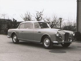 Alvis Three Litre Graber (1959) - vor Hermann Grabers Wohnhaus