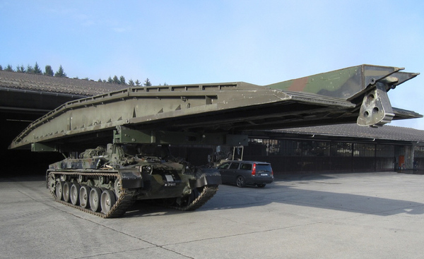 Bild: Am 3. OSMT in Zug wird ein Brückenpanzer 68 zeigen, was er kann