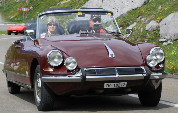 Bild: Am 5. Juli findet das 3. Oldtimer Sunday Morning Treffen der Saison 2015 in den Stierenstallungen in Zug statt