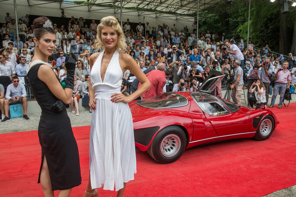 Am Ende des Tages werden den siegreichen Fahrzeugen die Preise überreicht und das ganze Szenario natürlich auch fotografisch festgehalten.