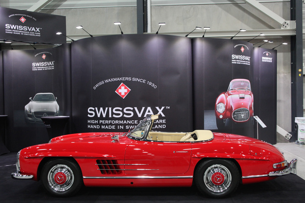 Am Freitag noch auf der Autobahn, am Wochenende perfekt gepflegt auf dem Stand - Swiss Classic World 2014