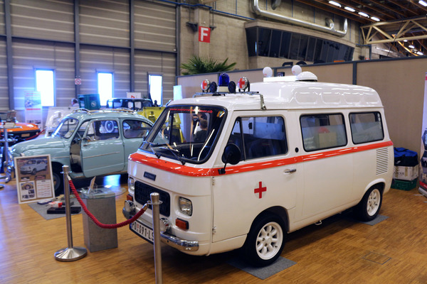 Ambulanz auf dem Zastava-Clubstand - Oldtimer- und Teilemarkt Fribourg 2019