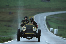 American LaFrance (1915) - bei Regen wird die Besatzung wegen fehlender Kotflügel schnell nass American LaFrance (1915) - bei Regen wird die Besatzung wegen fehlender Kotflügel schnell nass