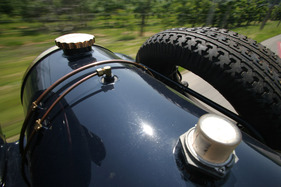 American LaFrance (1915) - der Benzintank ist hinten "aufgeschnall"