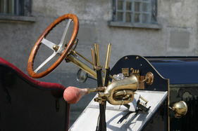 American LaFrance (1915) - riesiges Holzlenkrad