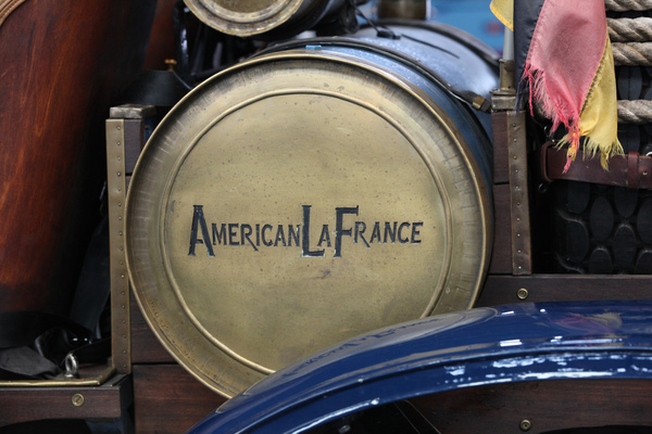 American LaFrance - gleich ein Dutzend Fahrzeuge wartet auf die Demorunden - Motorworld Classics Bodensee 2019