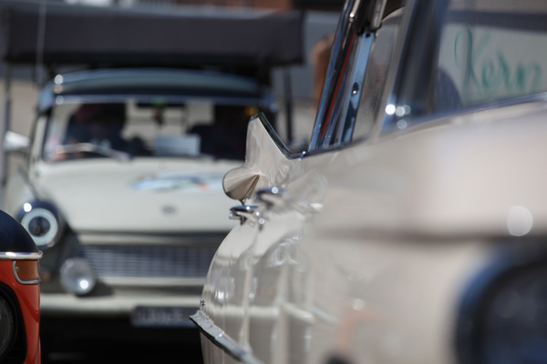 Amerikanische Heckflosse mit Trabant dahinter - Dolder Classics August 2017