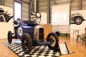 Amilcar CGSS (1927) - mit Cozette-Kompressor und 1100 cm3 lagen 50 PS drin, kein Differential - in der Clubshow - Oldtimer- und Teilemarkt Fribourg 2014