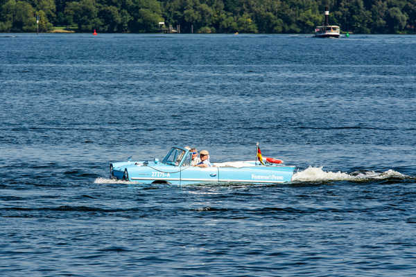 Bild Amphicar im Wasser - 24 Tours du Pont 2016