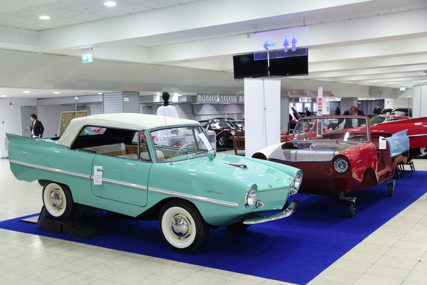 Amphicars in verschiedenen Farben - gesehen an der Techno Classica 2016