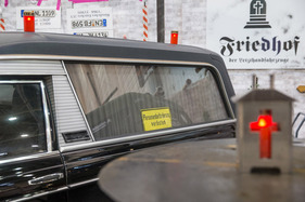 Amtlich stillgelegter Leichenwagen – Techno Classica 2024 Amtlich stillgelegter Leichenwagen – Techno Classica 2024