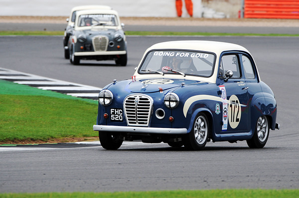 Amy Williams im Austin A35 - Austin A30/35 Celebrity Challenge - Silverstone Classic 2017