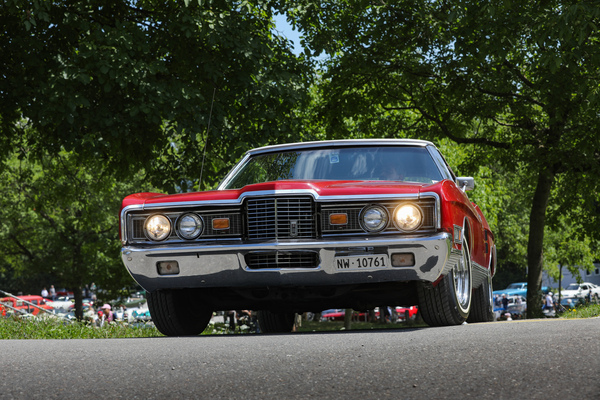 An Chrom wurde bei diesem Ford sicherlich nicht gespart - Albisgütli Classics Cars & Bikes Juli 2025