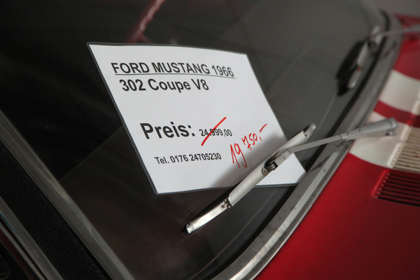 An der Messe wurden die Autos teilweise deutlich günstiger angeschrieben - Retro Classics Stuttgart 2020