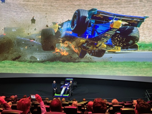 An der Rennstrecke wurde auch Daniel Reinhard gelegentlich zum "Katastrophen-Dani" – "Trophäen der Zeit – Die Fotografendynastie Reinhard" im Verkehrshaus der Schweiz in Luzern