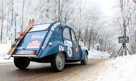 An der echten Winter-Ente braucht es natürlich auch Skier - an der AvD-Histo-Monte 2012
