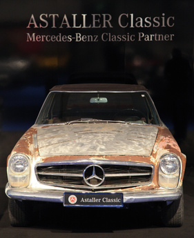 An diesem Mercedes-Benz SL wird noch gearbeitet werden müssen - gesehen an der Techno Classica 2016