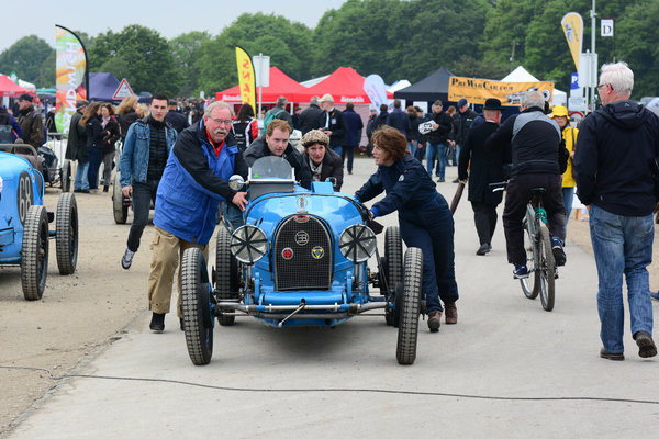 An wohl keiner anderen Veranstaltung sieht man soviele Bugatti - 4. Montlhéry Vintage Revival 2017