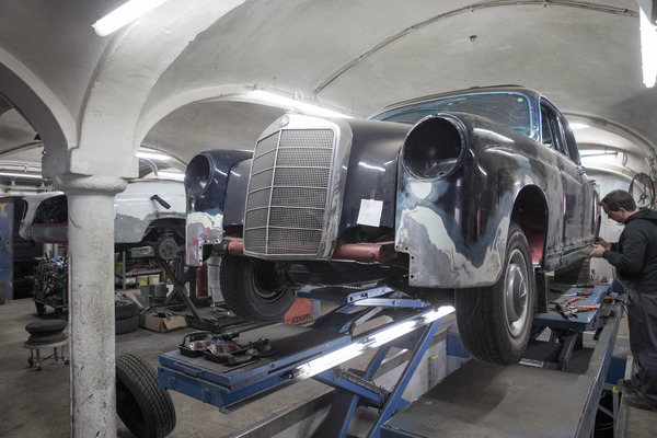 Anbauteile müssen sorgfältig angepasst werden - Einblicke in die Arbeit der Ponton-Manufaktur