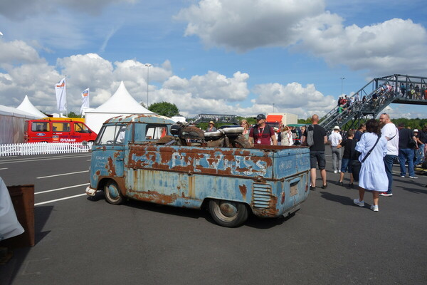 Bild: Andere vergolden alle Schrauben im Motorraum – Classic Days Düsseldorf 2022