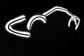 Andeutung eines Porsche Carrera GTS als Lichtinstallation – Bremen Classic Motorshow 2024 Andeutung eines Porsche Carrera GTS als Lichtinstallation – Bremen Classic Motorshow 2024