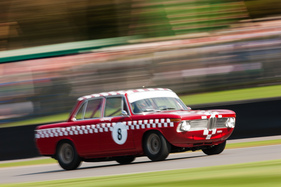 Andy Priaulx im BMW 1800 TiSA (1965) erreichte nur Platz 8 - St. Mary's Trophy - Goodwood Revival 2015