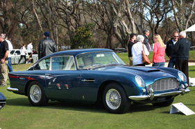 Angesichts des Exoten-Auflaufs von Amelia Island fast schon langweiliger Grossserienstandard - hier ein Aston Martin DB5 von 1965,...