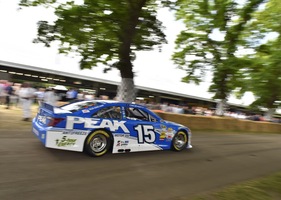 Anthony Reid, schnell unterwegs auf dem Toyota Camry NASCAR - Goodwood Festival of Speed 2015