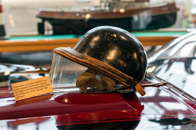 Antony Murketts Helm, den er dem Museum 1987 vermacht hat - Boxenstop Museum Tübingen