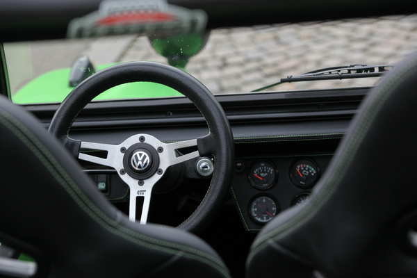 Apal Buggy C (1975) - Sattler-Feinheiten, andersfarbige Nähte wie bei edlen Briten